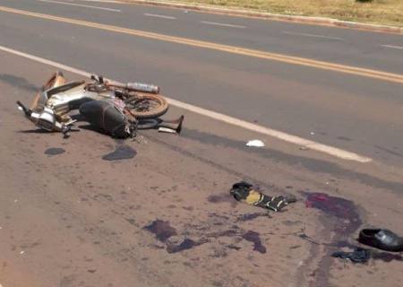 Idoso de motoneta colide com carreta e fica ferido em Nova Casa Verde