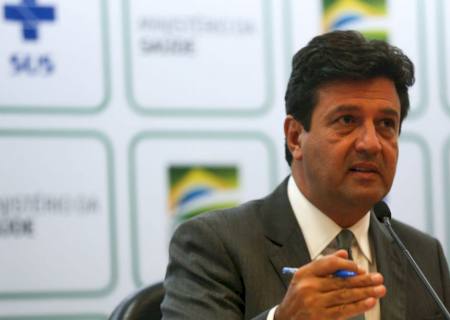 Sistema de saúde pode entrar em colapso em abril, diz ministro