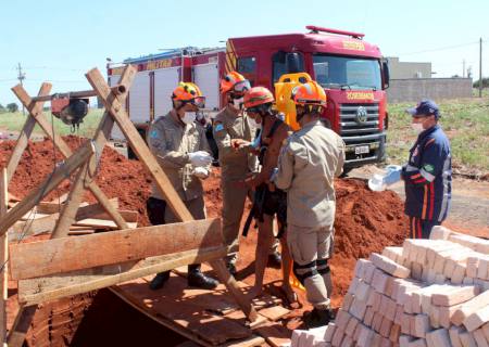 Trabalhador é resgatado após cair em fossa de 9 metros em Nova Andradina