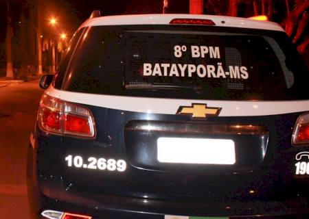 Homem é preso após agredir namorada em Batayporã