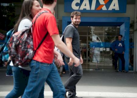 Cerca de 800 agências da Caixa estarão abertas hoje das 8h às 12h