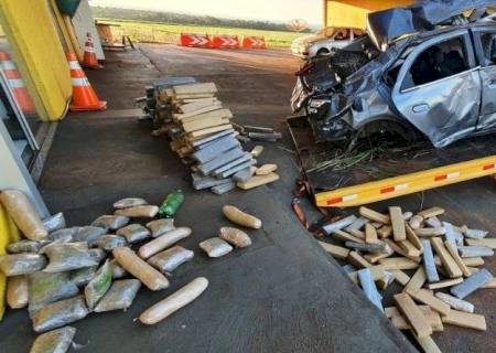 PRF apreende carro com drogas que capotou durante perseguição policial
