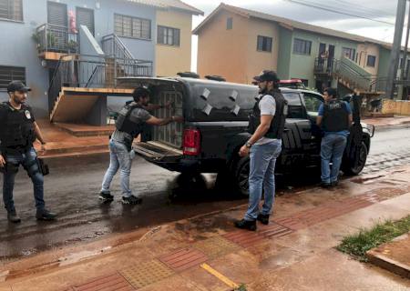 Polícia Civil prende três suspeitos de integrar facção criminosa com armas e drogas