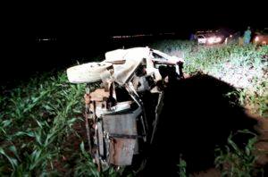 Motorista é arremessado do carro em capotagem em Chapadão do Sul