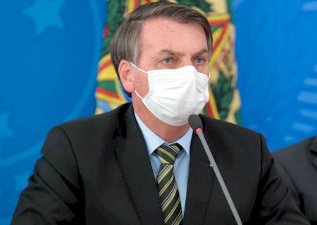 Bolsonaro sanciona com vetos pacote de R$ 60 bi a estados e municípios
