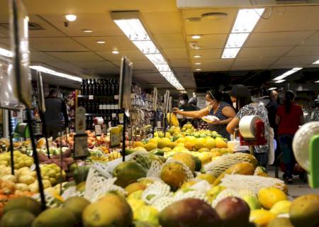 Cesta de compras de famílias de renda mais baixa tem queda de 0,30%