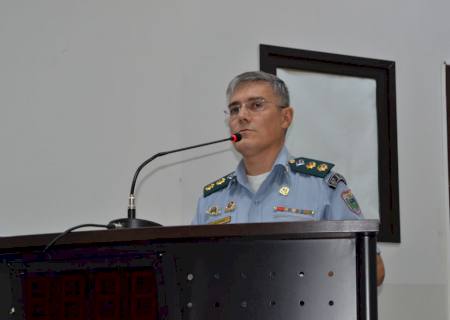 Ex-comandante do 8º BPM continua preso, após operação achar arma sem registro em gabinete