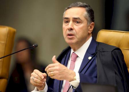 Em sessão cerimônia virtual, Barroso toma posse como presidente do TSE