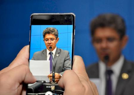 Bandidos clonam celular do deputado estadual Rinaldo Modesto