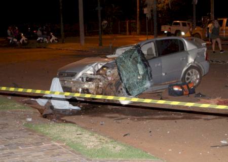 Em Chapadão do Sul, passageiro é arremessado de carro em acidente e morre
