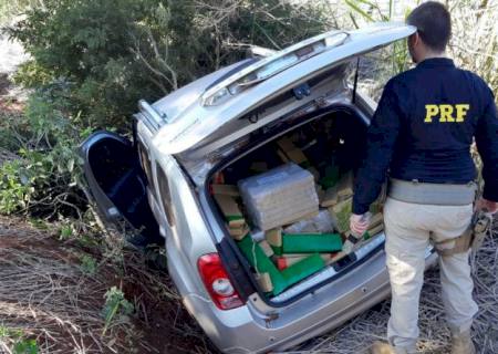 Traficante foge a pé e abandona carro com 866 kg de maconha na BR-267