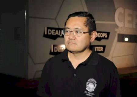 Indignado, delegado preso fala em herança e em manutenção de fuzil apreendido