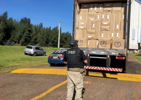 Em Naviraí, polícia apreende caminhão carregado com cigarros contrabandeados