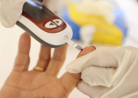 Covid-19: anticorpos em pacientes recuperados diminuem rapidamente