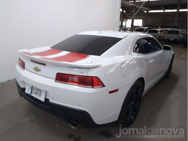 Leilão tem Camaro por R$ 72 mil e Versa por R$ 22 mil