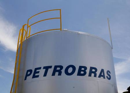Petrobras aumenta preço da gasolina pela 8ª vez desde maio