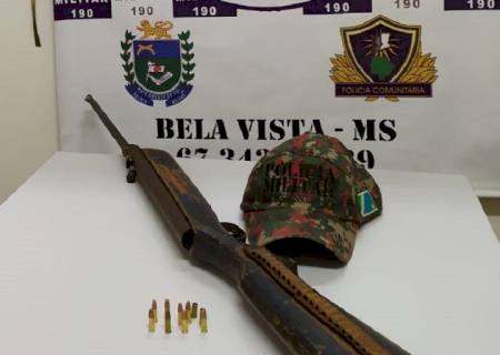 Polícia Ambiental de prende homem suspeito de caça com rifle e munições