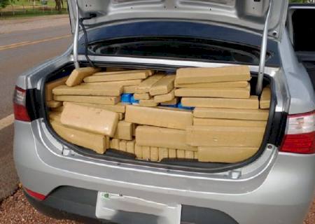 PRF intercepta veículo furtado carregado com entorpecentes na BR-267