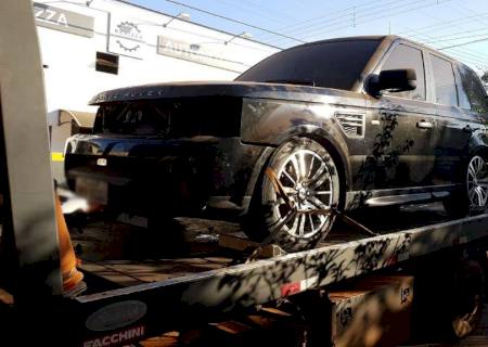 Polícia Federal apreende veículo de luxo escondido desde 2018