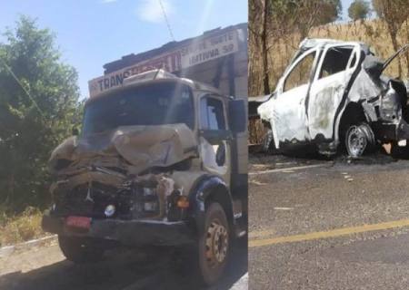 Duas pessoas morrem carbonizadas em acidente de trânsito na BR-158