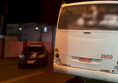 PRF apreende ônibus com placas adulteradas em Naviraí