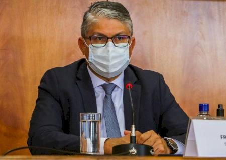 Secretário de Saúde do DF é preso em investigação sobre compra de testes para Covid
