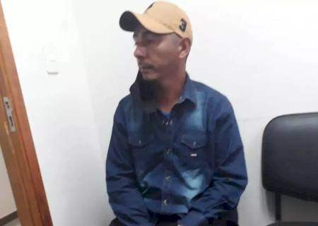 Pai de criança morta após estupro na fronteira se entrega à polícia