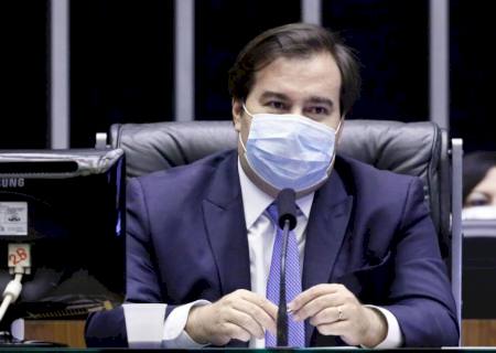 Maia defende manutenção de veto que impede reajuste a servidores