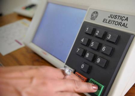 TSE: em pronunciamento, Barroso pede cuidado com pandemia e fake news