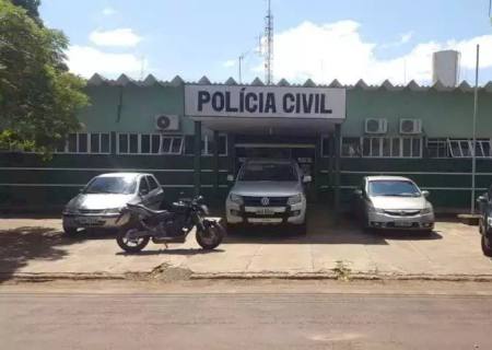 Trio invade escritório de advocacia e rende funcionários durante roubo de caminhonete