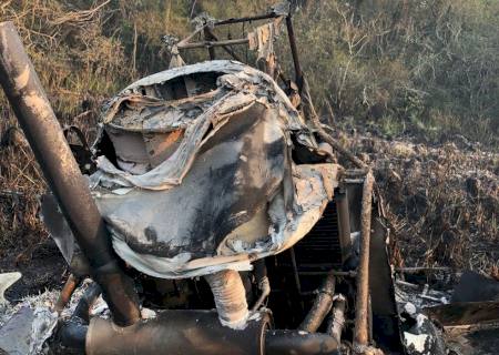 Perícia avalia destroços de aeronave que caiu em fazenda de MS e verifica desde rota a possível carga ilícita