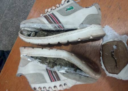 Mulher é presa ao tentar entregar droga para preso escoltado pela PM em Paranaíba