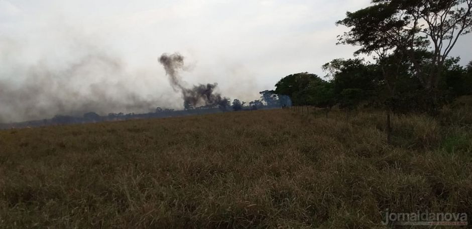 Helicóptero cai e pega fogo em Rosana (SP) e suspeito é preso em Dourados