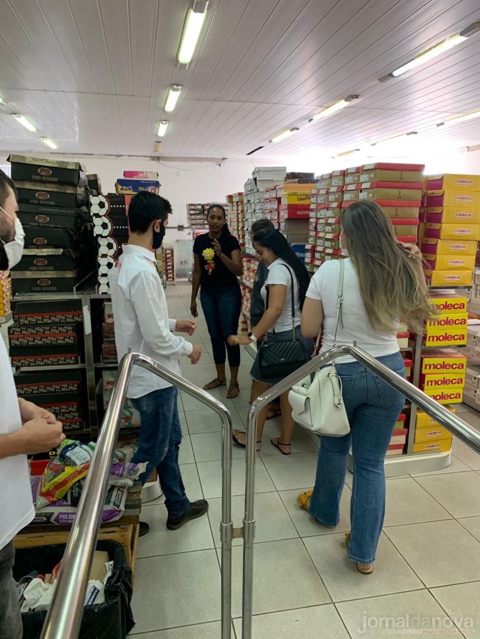 Tem Celular em parceria com Loja Insinuante entregam doações ao Lar Alternativo São José