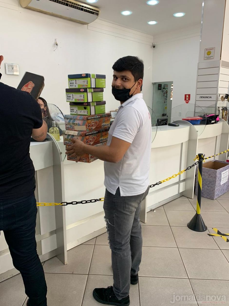 Tem Celular em parceria com Loja Insinuante entregam doações ao Lar Alternativo São José