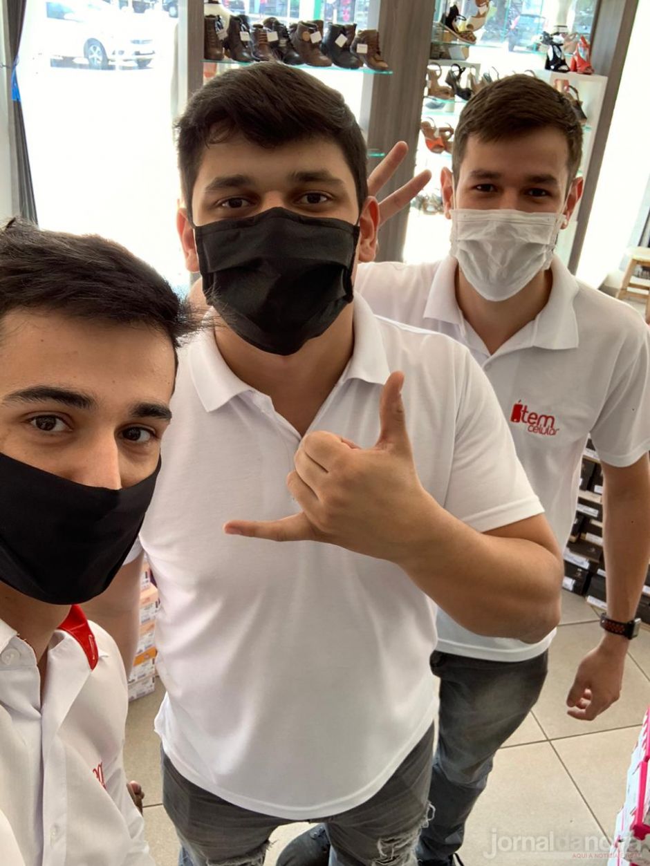 Tem Celular em parceria com Loja Insinuante entregam doações ao Lar Alternativo São José