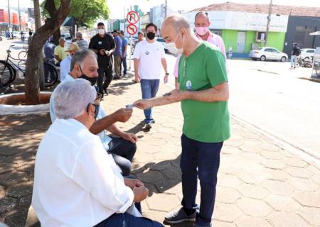 Gilberto visita comércios e leva propostas para novo mandato