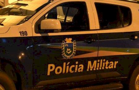 Mulher é espancada com correntes na frente dos filhos em MS