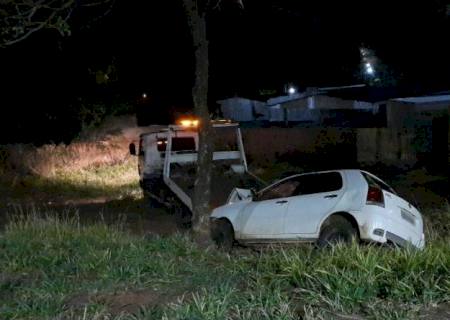 Carro de Bataguassu com drogas colide em árvore e condutor morre