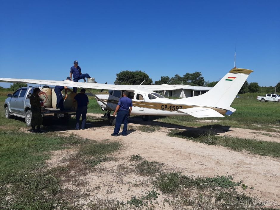 Ação na fronteira apreende 385 kg de cocaína e um avião