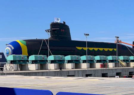 Bolsonaro participa de batismo e lançamento de submarino no Rio de Janeiro