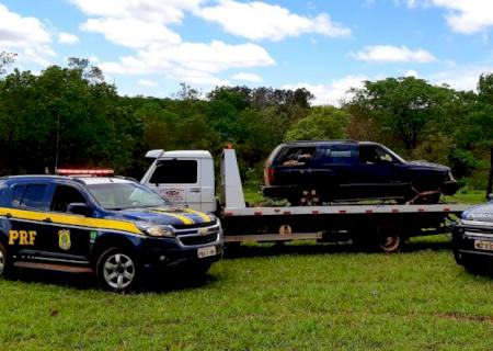 Após tentativa de fuga, PRF apreende veículo com pouco mais de 1 ton de drogas em Jaraguari