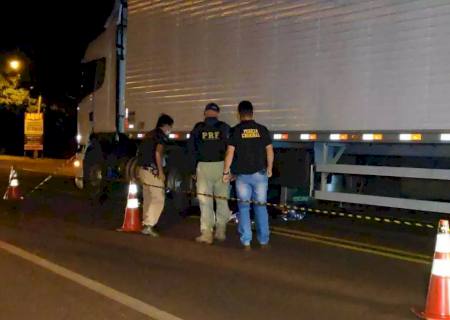 Pedestre é atropelado por carreta e morre na BR-163