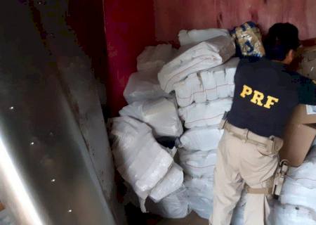 PRF apreende mais de 1 ton de maconha em fundo falso de caminhão em Nova Alvorada do Sul