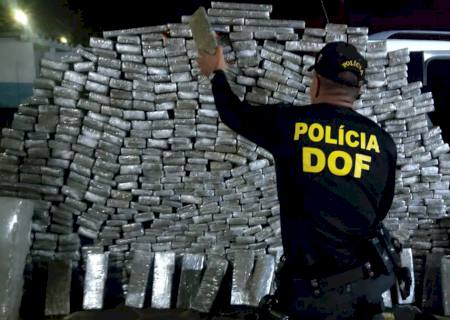 Carro roubado e com 715 kg de maconha é aprendido pelo DOF em Amambai