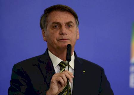 Bolsonaro fala sobre o risco de endividamento público em live
