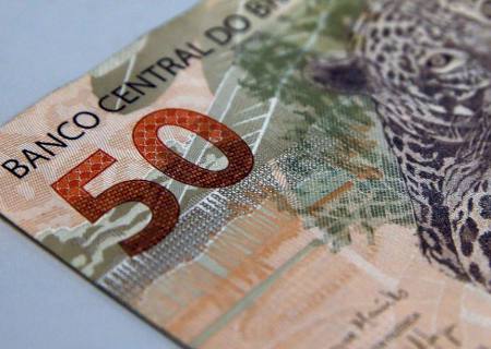 Bolsonaro anuncia aumento do salário-mínimo para R$ 1.100