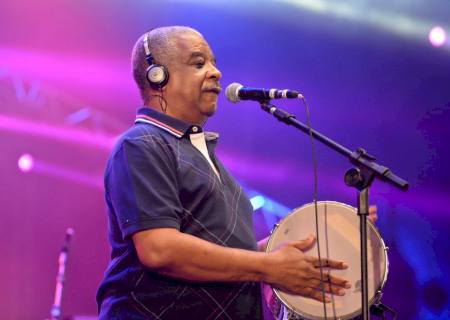 Cantor Ubirany, do grupo Fundo de Quintal, morre de Covid-19 no Rio