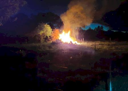 Em Brasilândia, Polícia Ambiental surpreende dono de sítio no momento em que colocava fogo em resíduos vegetais