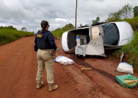 PRF apreende 796 Kg de maconha após motorista tentar fugir na BR-163